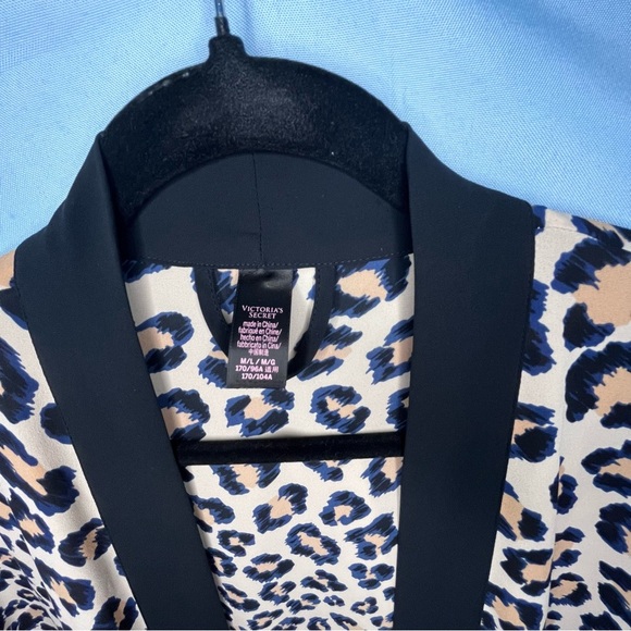 Victoria's Secret Animal Print Kimono with Black Trim - Picture 6 of 6